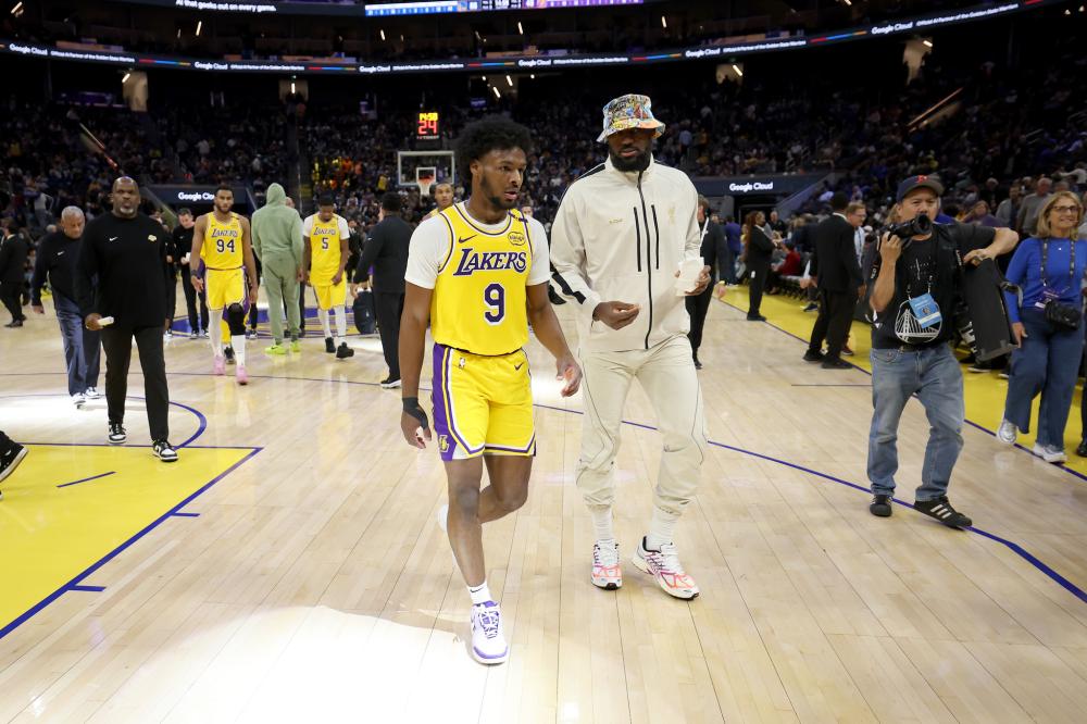 通过她的卫 通过她的卫